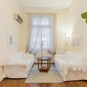https://magnolia-apt-by-halu-apartments.hotels-of-thessaloniki.com
