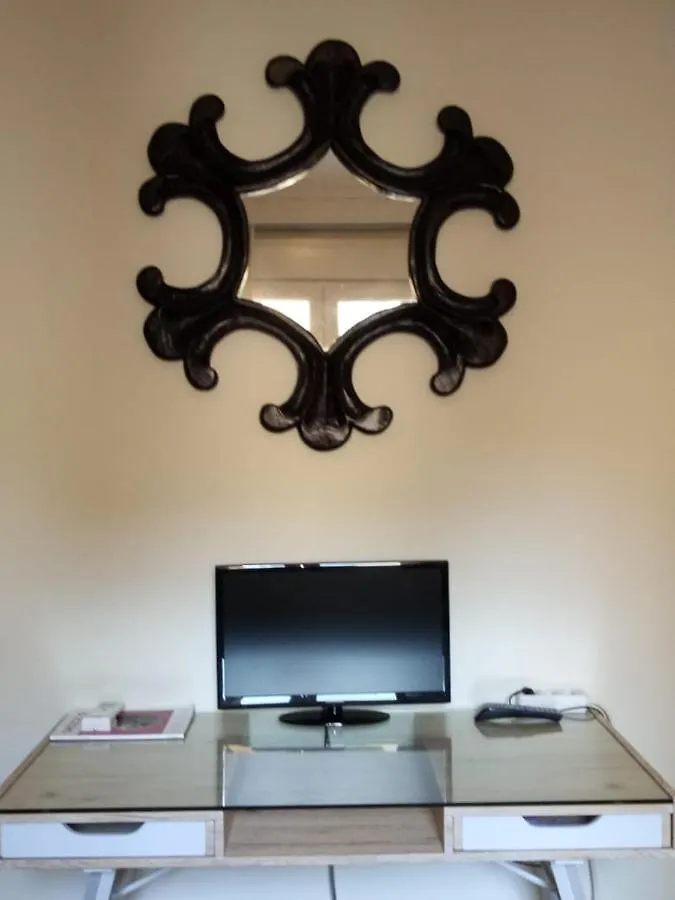Kingsize Bed 2X2,20 Comfort Super Wifi 70 Mbps Studio! Thessaloniki 0*,